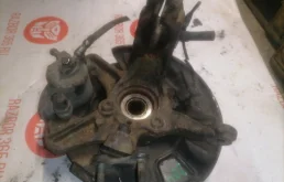 Кулак поворотный правый для Volkswagen Jetta на фотографиях