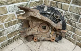 Кулак задний левый для Audi Q7 на фотографиях