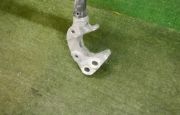 Подрамник двигателя для Audi Q7 2015 года на фотографиях