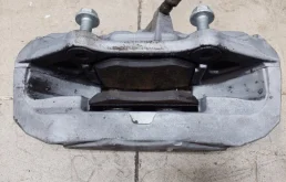 Суппорт передний левый для Mercedes-Benz E class на фотографиях