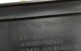 Кожух замка капота для Hyundai Solaris на фотографиях