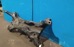 Подрамник двигателя для Mitsubishi Outlander на фотографиях