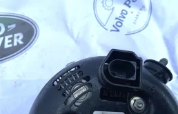 Генератор для Jaguar XF 2010 года на фотографиях