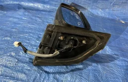 Стекла и зеркала для Toyota Corolla 2004 года на фотографиях