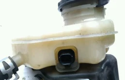 Главный тормозной цилиндр для Honda CR-V 2008 года на фотографиях