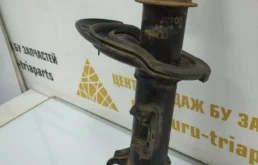 Стойка кузова центральная правая для Hyundai Solaris 2017 года на фотографиях