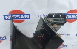 Крылья для Nissan Tiida 2012 года на фотографиях