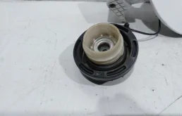 Крышка горловины топливного бака для Hyundai Solaris 2015 года на фотографиях