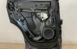 Двери для Audi Q3 2016 года на фотографиях