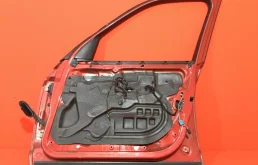 Дверь передняя правая для BMW X3 2005 года на фотографиях