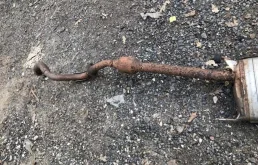 Резонатор глушителя для Toyota RAV4 2008 года на фотографиях