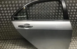 Двери для Honda Accord 2006 года на фотографиях