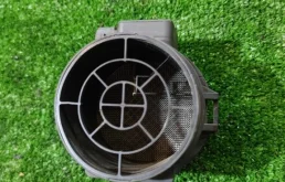 Датчик массового расхода воздуха для BMW X5 на фотографиях