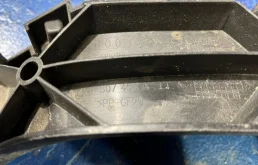 Кронштейн заднего бампера левый для Audi Q7 на фотографиях