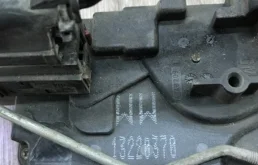 Замок передней левой двери для Opel Zafira 2014 года на фотографиях