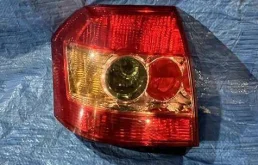 Фонарь правый для Toyota Corolla 2004 года на фотографиях