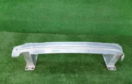 Усилитель бампера передний верхний для Audi Q7 2018 года на фотографиях