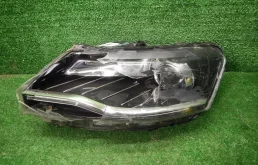 Фара ксенон левая для Skoda Rapid 2014 года на фотографиях