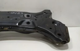 Подрамник двигателя для Hyundai Solaris 2014 года на фотографиях