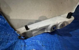 Крылья для Toyota Alphard 2005 года на фотографиях