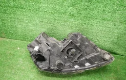 Фара ксенон левая для Skoda Rapid 2014 года на фотографиях