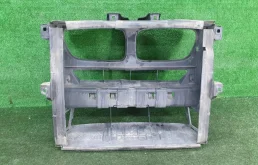 Панель радиатора (телевизор) для BMW X3 2010 года на фотографиях