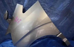 Крылья для Toyota Alphard 2005 года на фотографиях