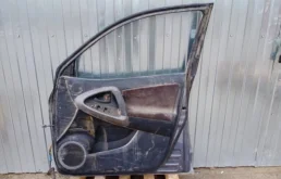 Дверь передняя правая для Toyota RAV4 на фотографиях
