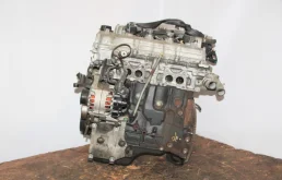 Двигатель для Nissan Primera 2006 года на фотографиях