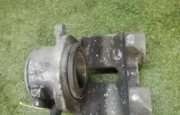 Тормозной цилиндр передний правый для BMW 5er 2018 года на фотографиях