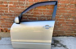 Дверь передняя левая для Suzuki Grand Vitara 1999 года на фотографиях