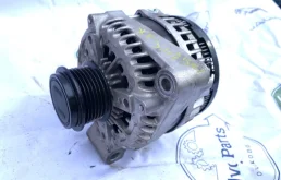 Генератор для Jaguar XF 2010 года на фотографиях