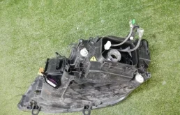 Фара ксенон левая для Volkswagen Touareg 2018 года на фотографиях