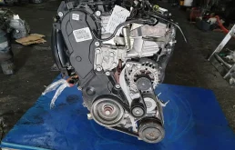 Двигатель без навесного для Ford Kuga 2015 года на фотографиях