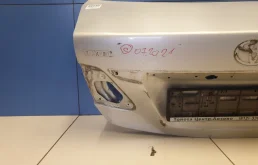 Крышка багажника для Toyota Corolla 2011 года на фотографиях