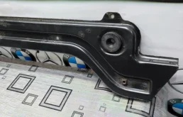 Нижняя планка телевизора для Mercedes-Benz GL class 2008 года на фотографиях