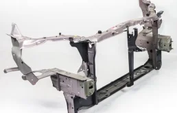 Усилитель переднего бампера для Toyota Corolla 2007 года на фотографиях