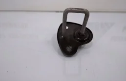 Замок капота для BMW 7er 2017 года на фотографиях