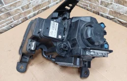 Фара правая для Jeep Grand Cherokee на фотографиях