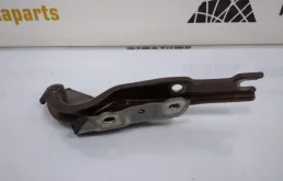 Петля капота левая для Skoda Rapid 2025 года на фотографиях