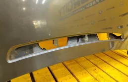 Капот для BMW 7er 2001 года на фотографиях