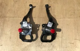 Кулак поворотный правый для Lexus LX 2003 года на фотографиях