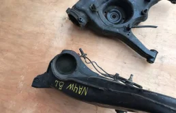 Рычаг задний левый нижний для Mitsubishi Grandis 2006 года на фотографиях