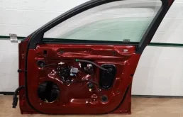 Дверь передняя правая для Audi A4 2024 года на фотографиях