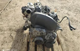 Двигатель без навесного для Volkswagen Polo 1999 года на фотографиях