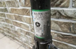 Амортизатор передний правый для Jeep Grand Cherokee на фотографиях