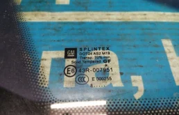 Стекла и зеркала для Opel Zafira 2010 года на фотографиях