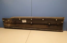 Молдинг двери задний правый для Volkswagen Tiguan 2022 года на фотографиях