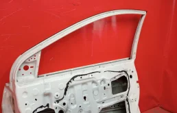 Дверь передняя правая для Toyota Corolla 2015 года на фотографиях