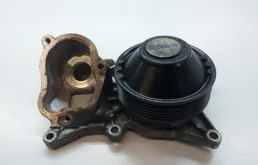 Насос охлаждающей жидкости ДВС(Помпа) для BMW X3 2012 года на фотографиях